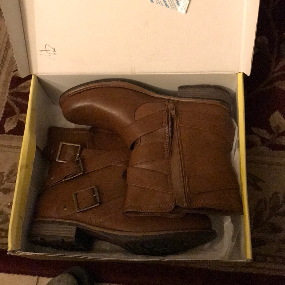 Cathy Jean Combat Boots - Picture 3 of 5